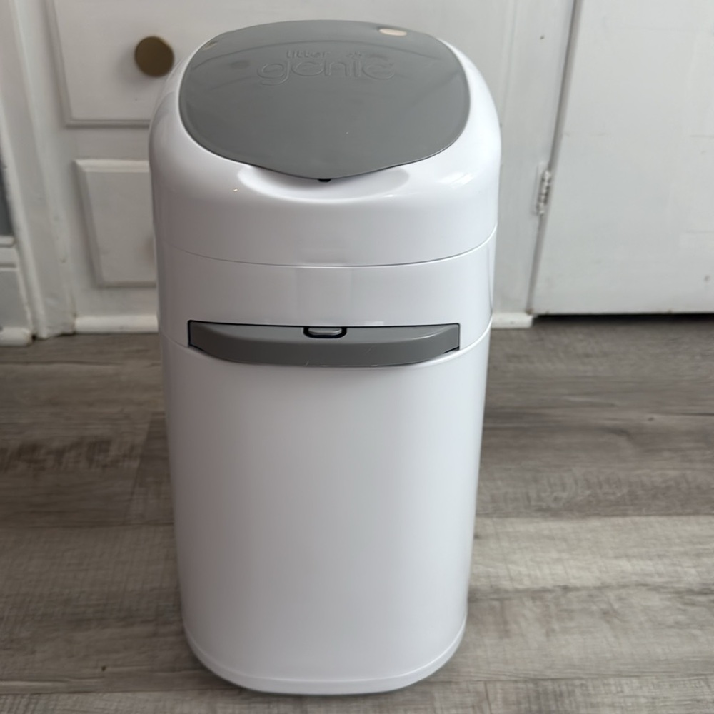 Litter Genie Style Pail Litter Cat Disposal System
By Litter Genie
